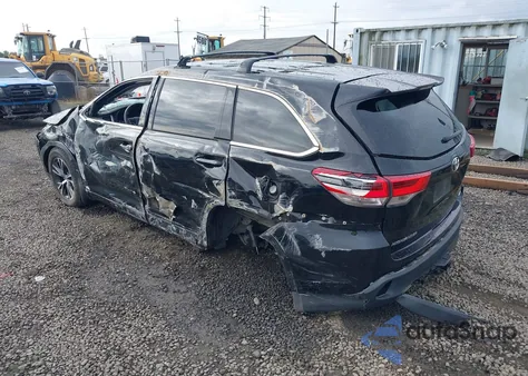 2018 Toyota Highlander Le z USA, uszkodzony, nr VIN 5TDBZRFH2JS861971